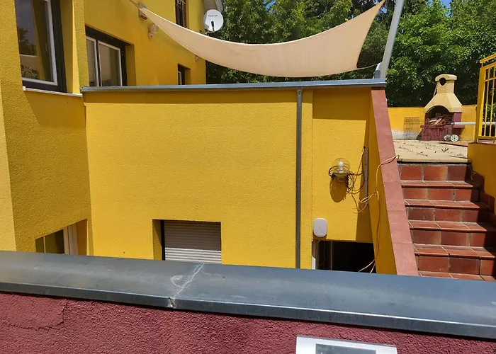 Flair Of Sissis Near Schoenbrunn Metro 3 4 Busses 51a 48a Kids Pets Welcome *